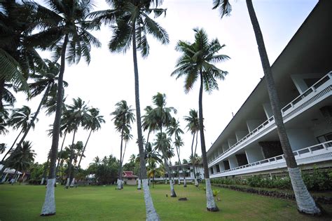 Waterfront Insular Hotel .